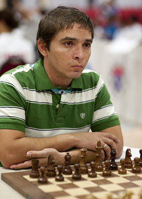 L&aacute;zaro Bruz&oacute;n