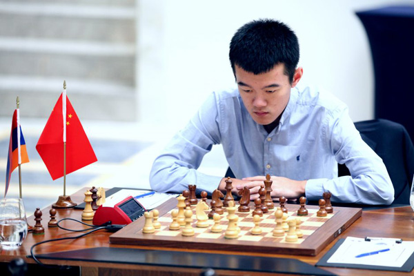 Ding Liren en la tercera partida de la final 