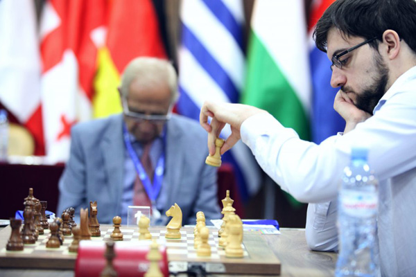 Vachier-Lagrave con Levon Aronian en la primera partida