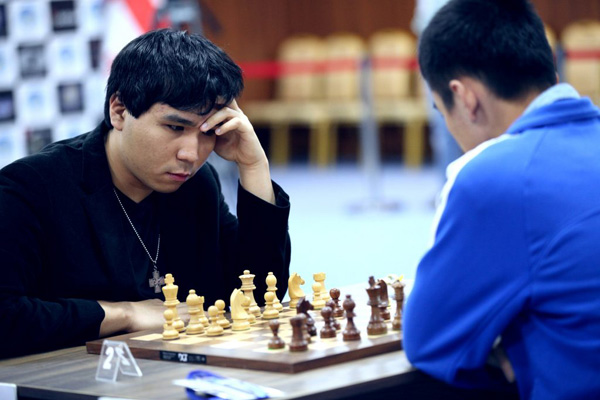 Ding Liren con Wesley So en la segunda partida