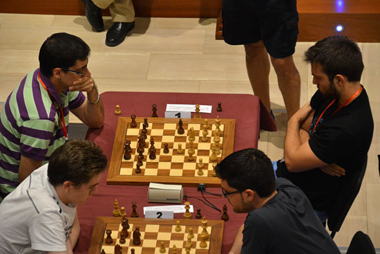 Primeras mesas de la última ronda, Salgado- Moreno e Ibarra-Antón