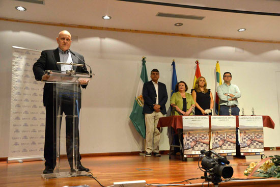 Leontxo García presenta la ceremonía de entrega de premios.