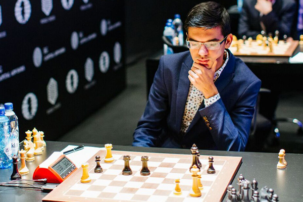 Anish Giri en complicado final de torres