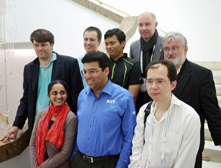 Anand y su equipo en Mosc&uacute; 2012 