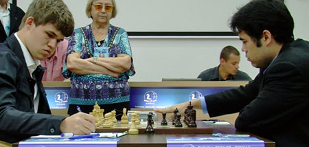 Carlsen vs Nakamura. Foto © http://www.chessvibes.com/ 