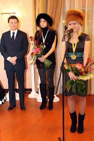 Ceremonia de clausura Iljumzhinov junto a Stefanova y Ushenina o las expresiones de la desolaci&oacute;n y la felicidad