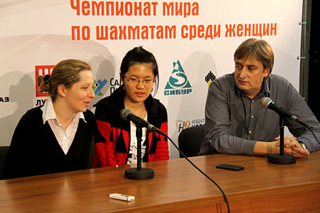 Conferencia de Prensa de Monica Socko y Hou Yifan 