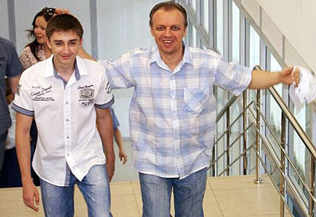 Daniil Dubov y su entrenador Sergey Shipov