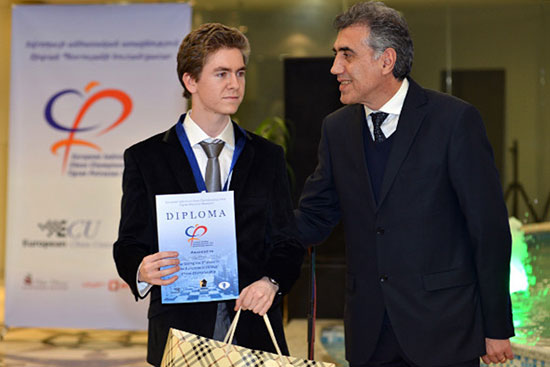 David Antón Guijarro, recibe la medalla de subcampeón de Europa 2014