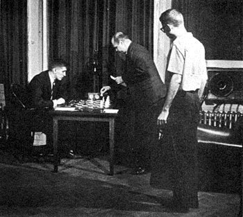 Fischer jugando el Memorial Capablanca desde el Marshall Chess Club de Nueva York