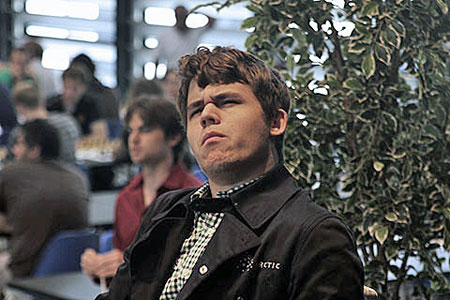 Foto de Carlsen de la que se pidi&oacute; pies de fotos en Chessbase