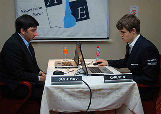 Gashimov vence a Carlsen a la ciega en el torneo Amber 2010