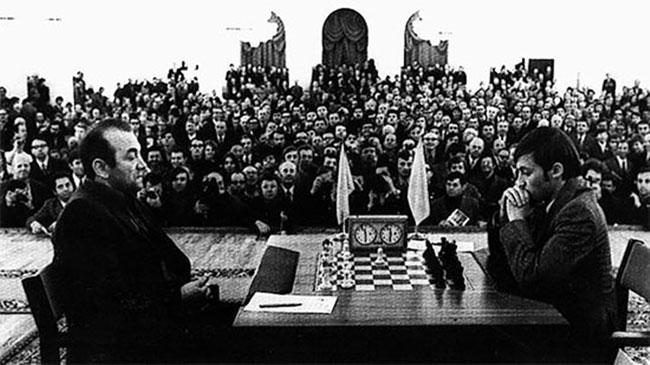 Karpov y Korchnoi en la Final de Candidatos de 1974