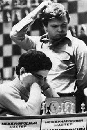 Kupreichik mira a Kasparov Mink, 47&ordm; Campeonato de la URSS 1979