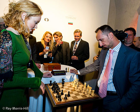 La modelo Lily Cole y Topalov. Londres 2012