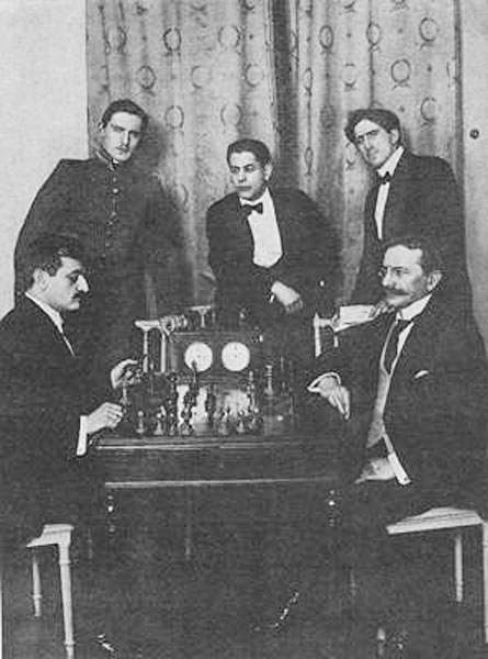 Lasker v Tarrasch con Alekhine, Capablanca y Marshall en San Petersburgo 1914