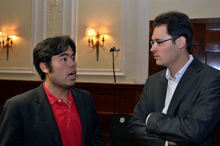Nakamura charlando con Leko, tras la ronda 3 