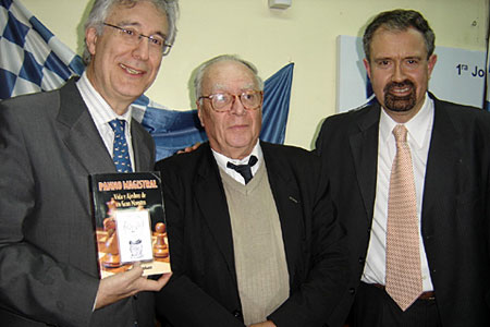 Presentaci&oacute;n del libro sobre Panno con Luis Palacios, Presidente del Club Argentino  y Enrique Argui&ntilde;ariz, el autor