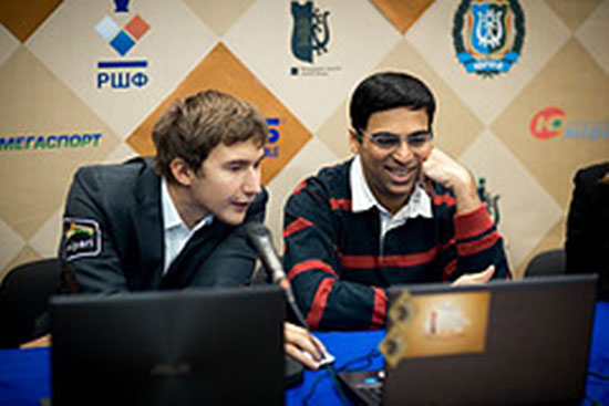 R 13 Relajada conferencia de prensa de Karjakin y Anand