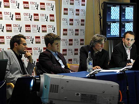 R 2 Aronian, Carlsen y los comentaristas King y Trent 