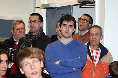 R 2 Nepomniachtchi segundo de Carlsen 