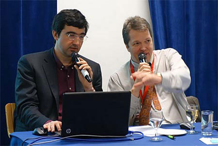 R 7 Kramnik y Short comentando las partidas