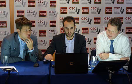 R 8 Carlsen comentando con Lawrence Trent y Nigel Short 