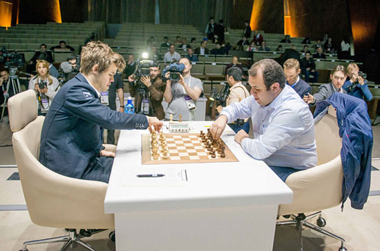 R 9 Carlsen gana a Mamedyarov