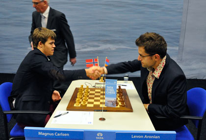 Saludo inicial Carlsen vs Aronian