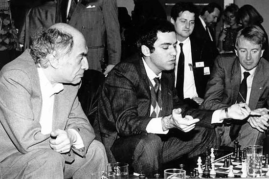 Tal, Kasparov y Fridrik Olafsson en Reikiavik 1988