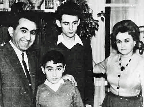 Tigran y Rona con sus hijos Mikhail y Vardan 