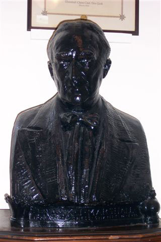 Busto de Frank Marshall en el Marshall Chess Club
