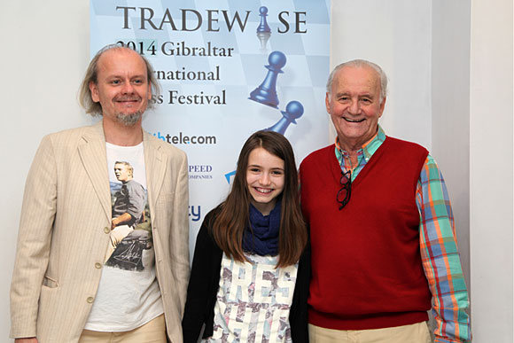 El director del torneo, Stuart Conquest, Anna Cramling-Bellón y el organizador, Brian Callaghan. Foto: Sophie Triay