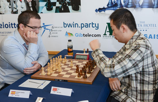 Renier Vázquez ante Yi Wei, en la segunda mesa