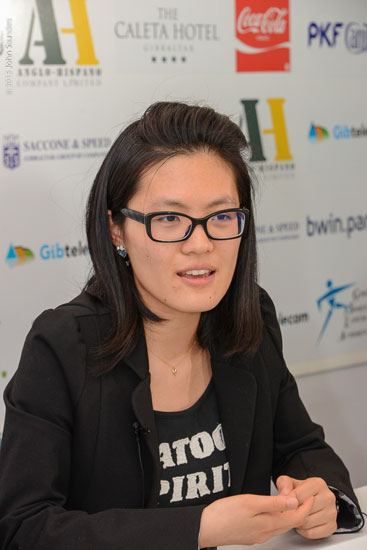 Yifán Hou
