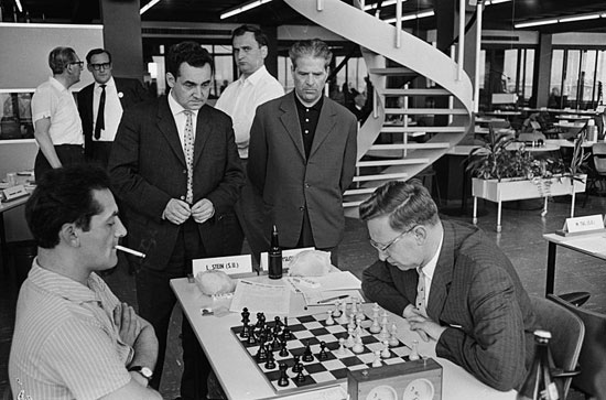 Leonid Stein (URRSS), Mark Taimanow , Andor Lilienthal y Wasili Smyslov. Holanda, 1964