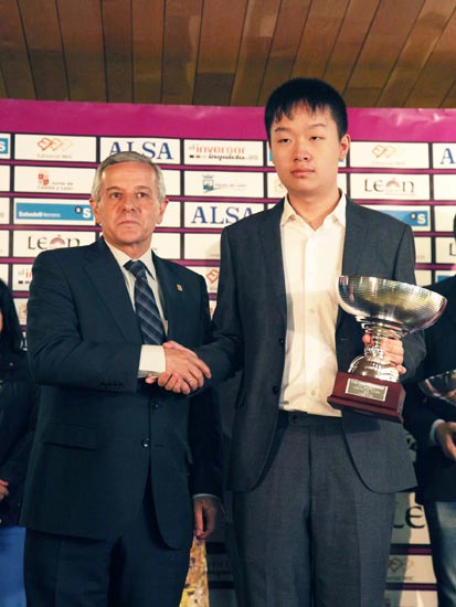 Yi Wei conquista León a dos jugadas por segundo