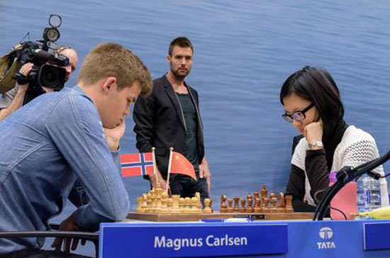 Carlsen, Magnus (2862) - Hou, Yifan (2673) [B32]
