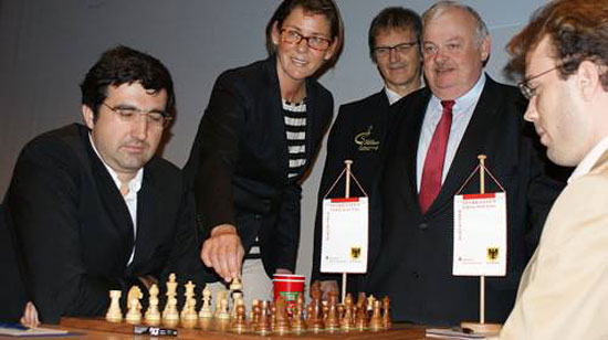 Kramnik, Vladimir (2777) - Meier, Georg (2632) [A09]