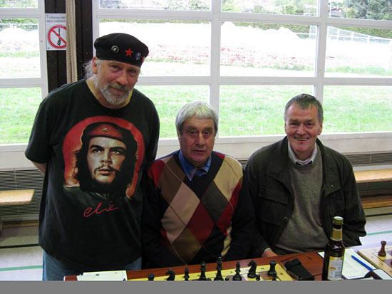 Luis Mischke con participantes en el Torneo de Veteranos de Saarland 2014. Alemania
