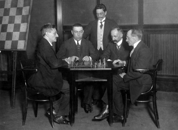 Emanuel Lasker, Akiba Rubinstein, Bernhard Kagan, Carl Schlechter y Siegbert Tarrasch. Berlin 1918