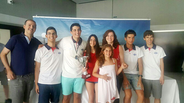 Todos los participantes del Club Xadrez Fontecarmoa, con Sabriana Vega y David Martínez