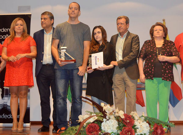Macarena García (Concejal de deportes), Javier Ochoa (Presidente FEDA), Francisco Vallejo, Anan Matnadze, Juan Fernández (Alcalde Linares) y Pilar Parra (vicepresidenta de la Diputación de Jaén)