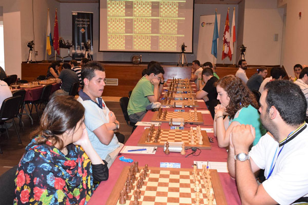 Iván Andrés (Asturias) vs Ana Matnadze y Sabrina Vega vs Emilio Miguel Sánchez (Murcia)