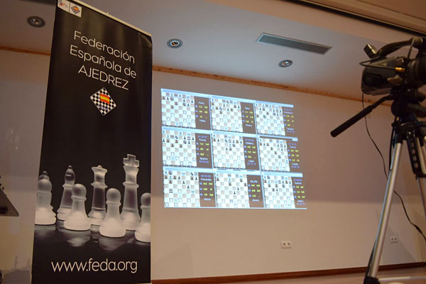 La retransmisión en la sala de juego