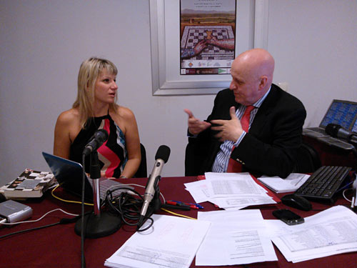 Alexándrova, entrevistada por Leontxo García para la retransmisión en directo por Internet, nada más lograr el título