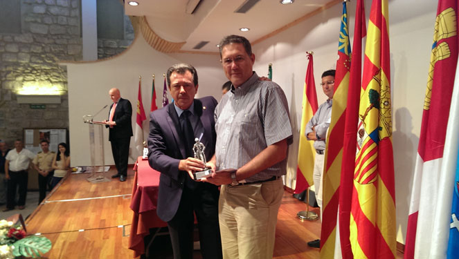 El alcalde de Linares, Juan Fernández, con Miguel Illescas