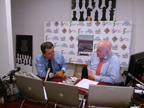 El alcalde de Linares, Juan Fernández, con Leontxo García
