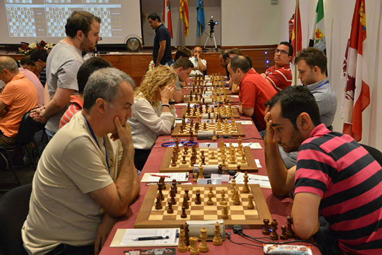 Daniel Alsina (piezas blancas) vs José Carlos Aranaz.