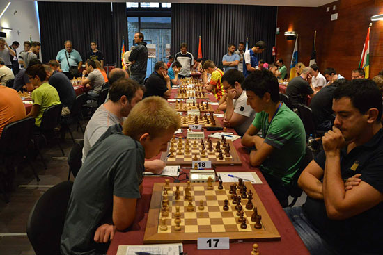 José Carlos Redondo vs Santiago De La Torre. Detrás, Mikel Huerga vs David Álvarez